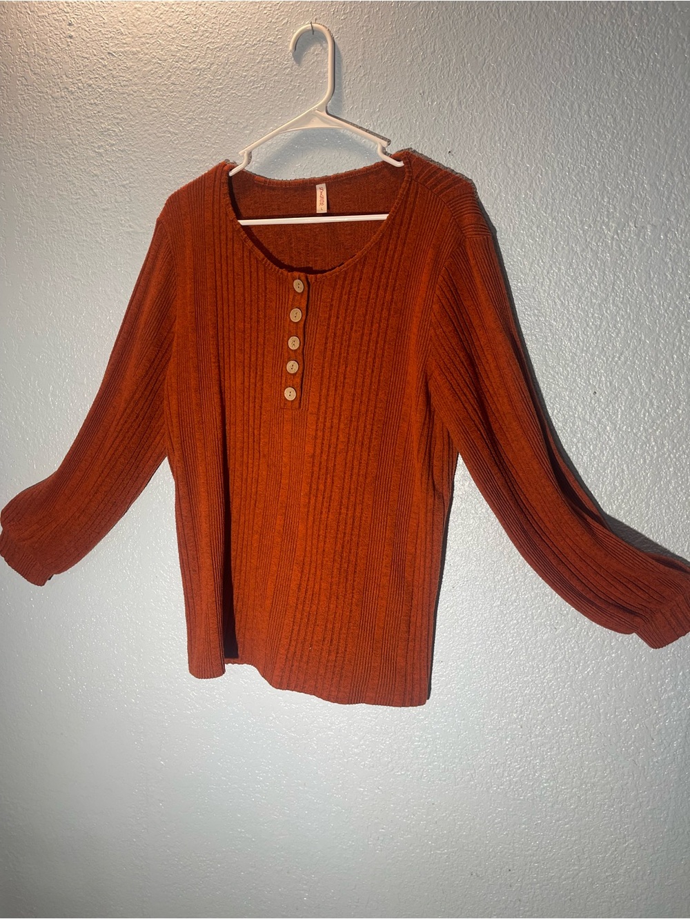 Women's Ribbed Henley Pullover Sweater - Rust